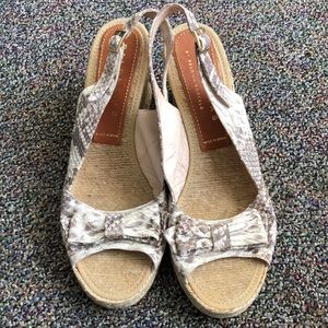 Palomitas by Paloma Barcelo slingback wedges.